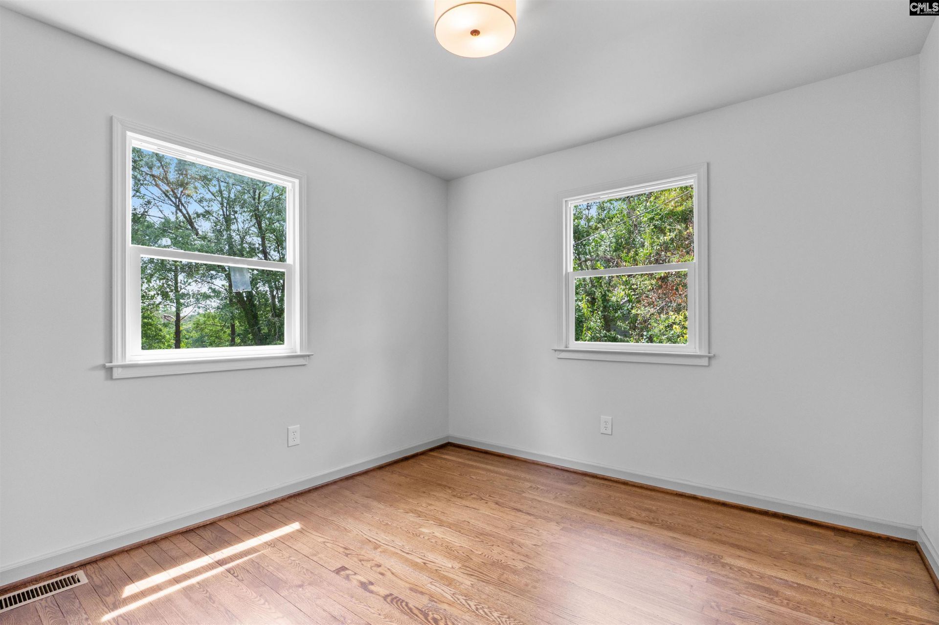 135 Riverview Court  Photo 13