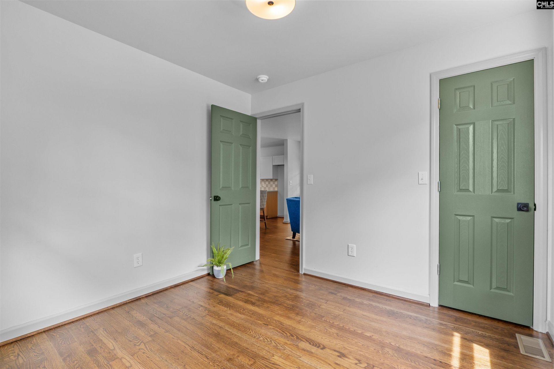 135 Riverview Court  Photo 14