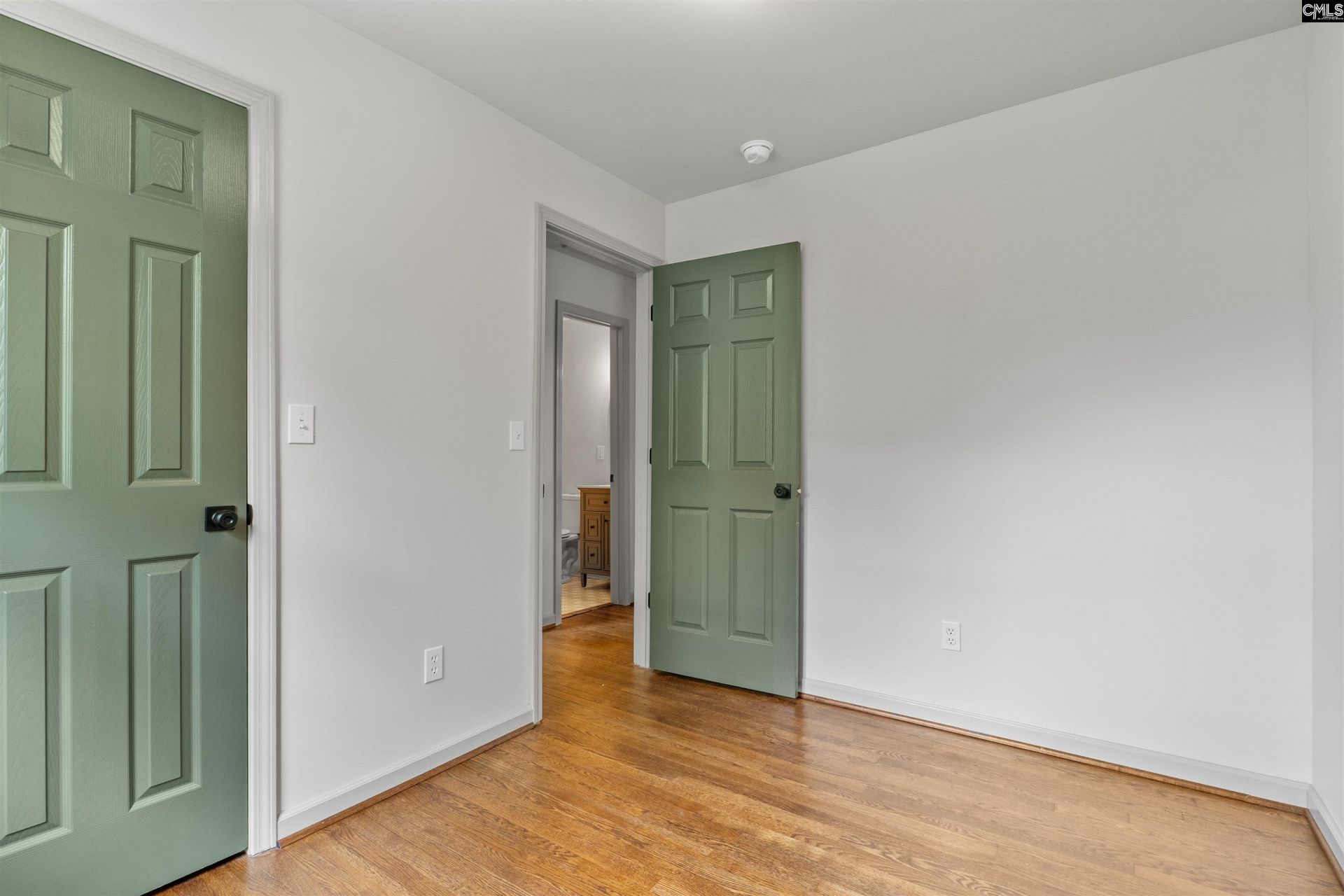 135 Riverview Court  Photo 16