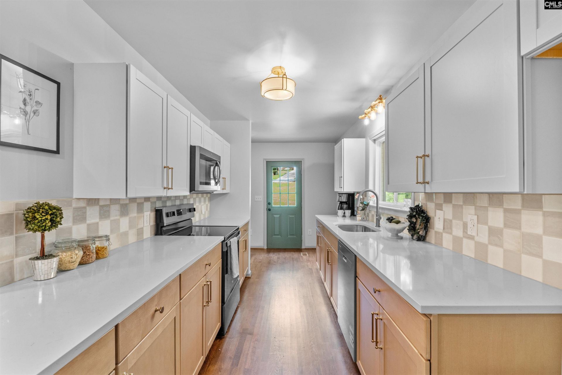 135 Riverview Court  Photo 6