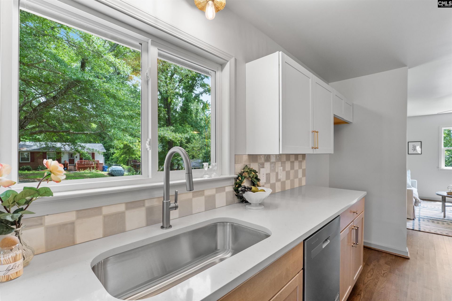 135 Riverview Court  Photo 8