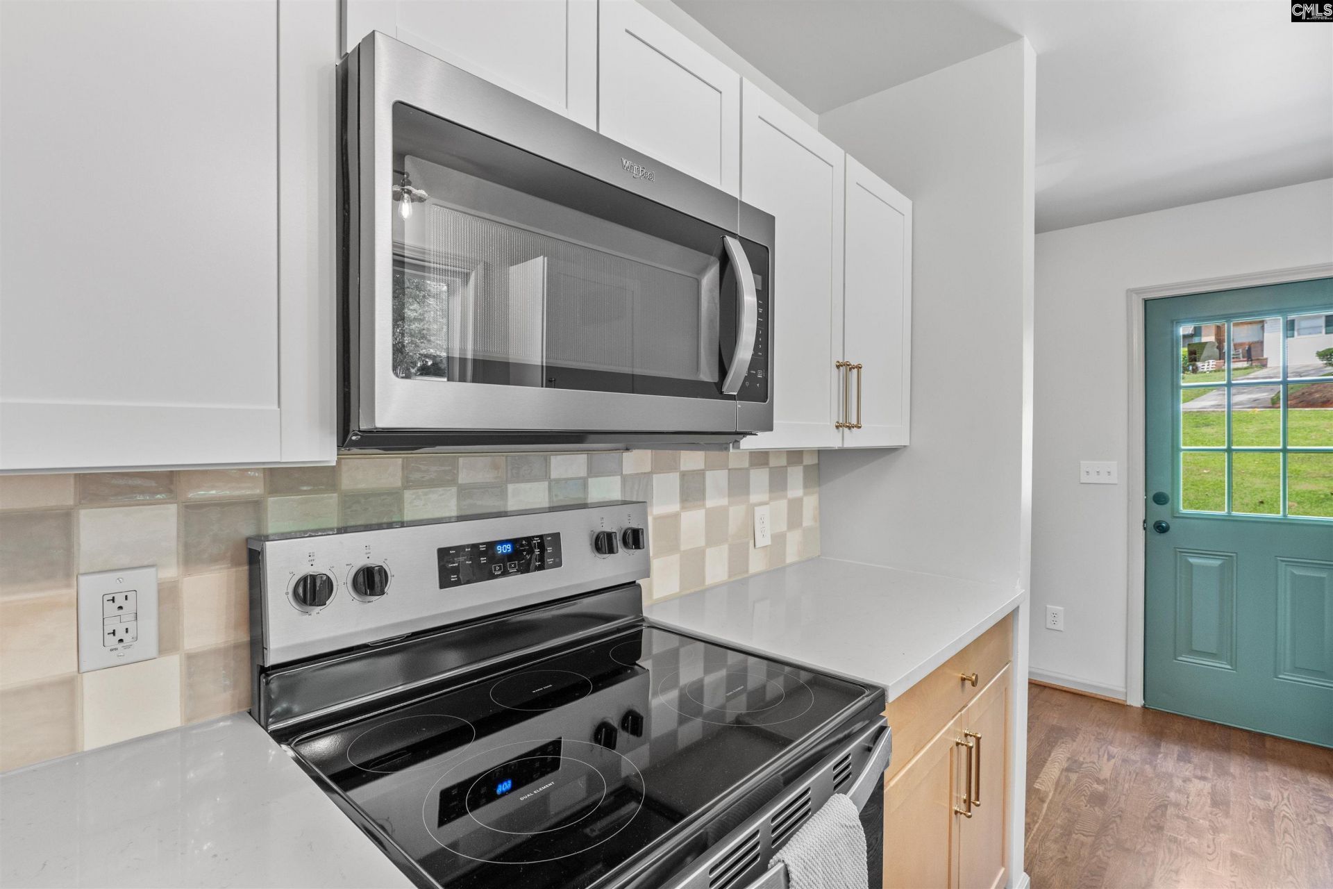 135 Riverview Court  Photo 9