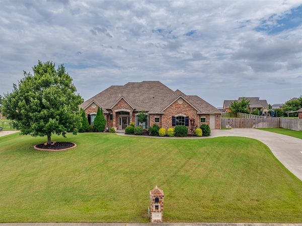 718 Silver Chase Drive, Choctaw, OK 73020