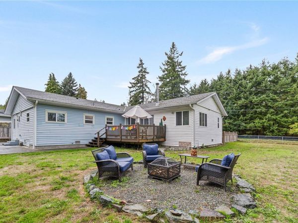 450 Aurora St , Parksville, BC V9P 1L3