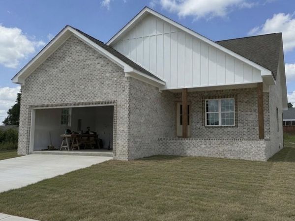 801 Michigan Ave, Muscle Shoals, AL 35661