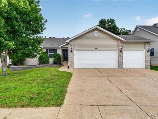 234 Romaine Spring View, St Louis, MO 63026