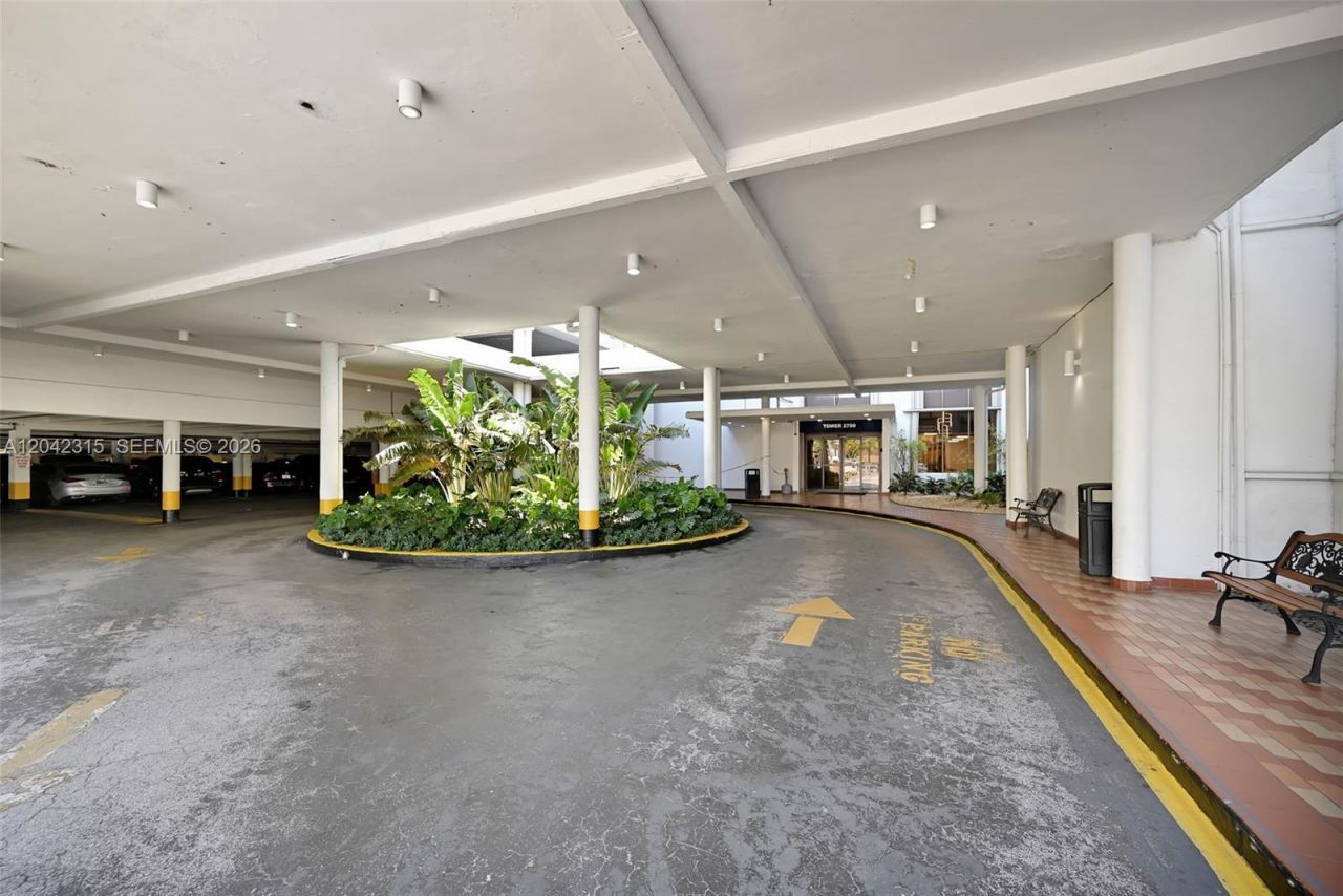 2750 NE 183rd St , Unit 2410, Aventura, FL 33160 Photo