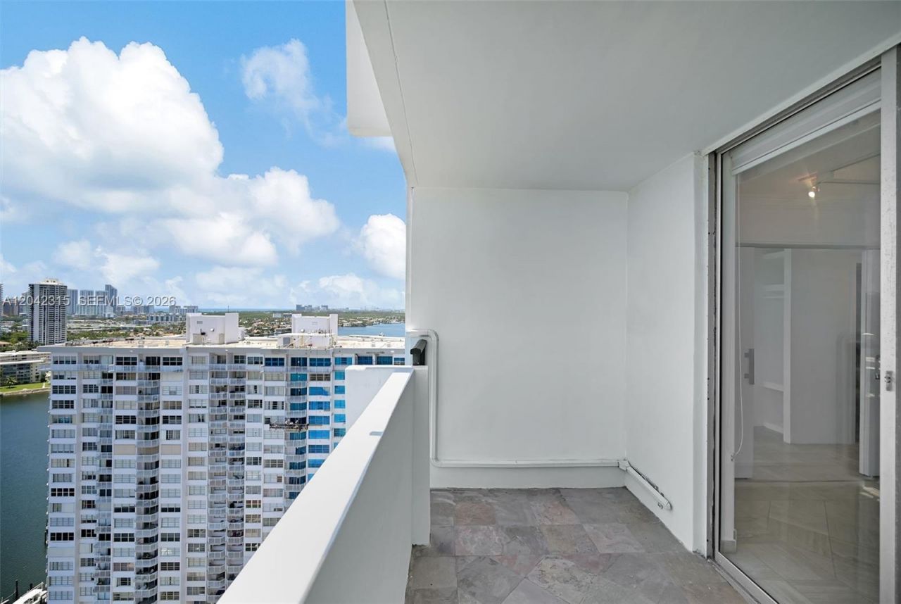 2750 NE 183rd St , Unit 2410, Aventura, FL 33160 Photo