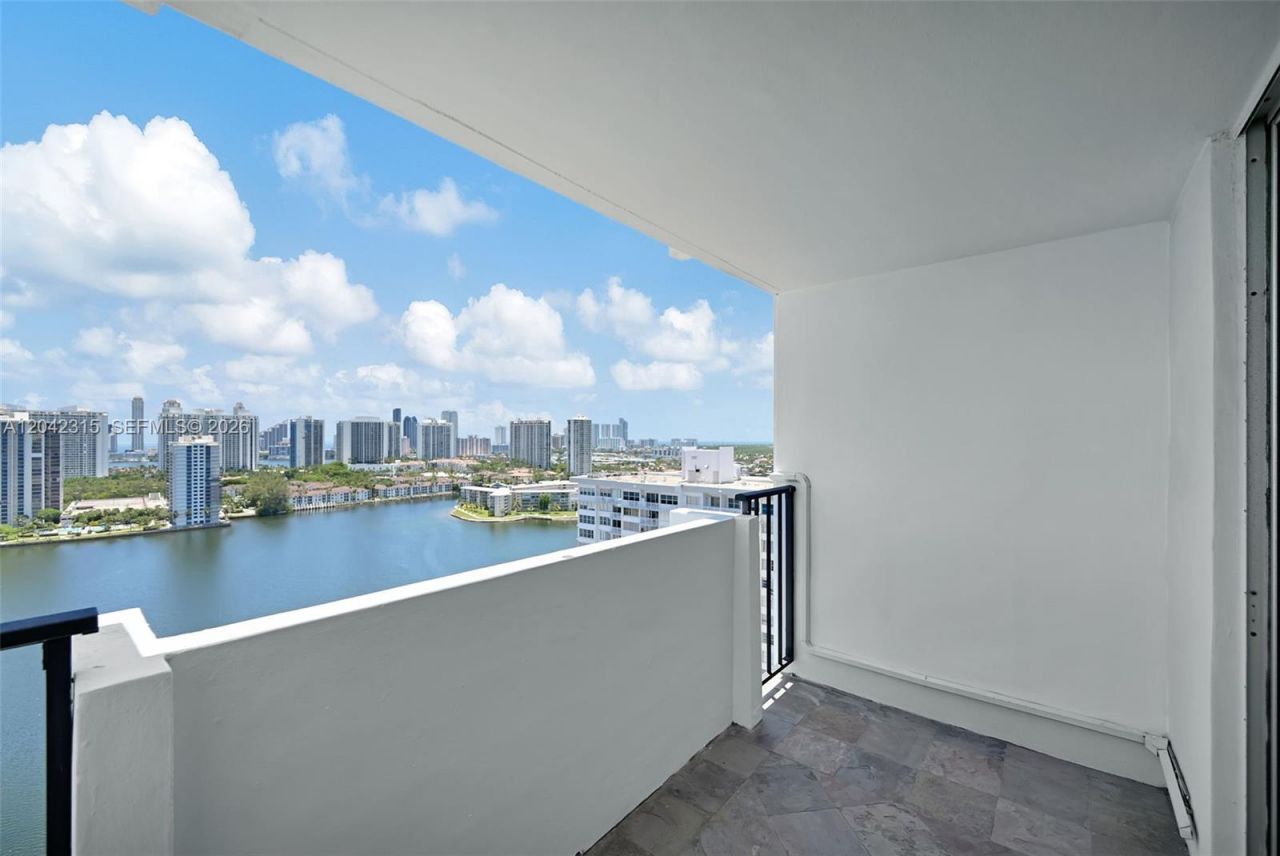 2750 NE 183rd St , Unit 2410, Aventura, FL 33160 Photo