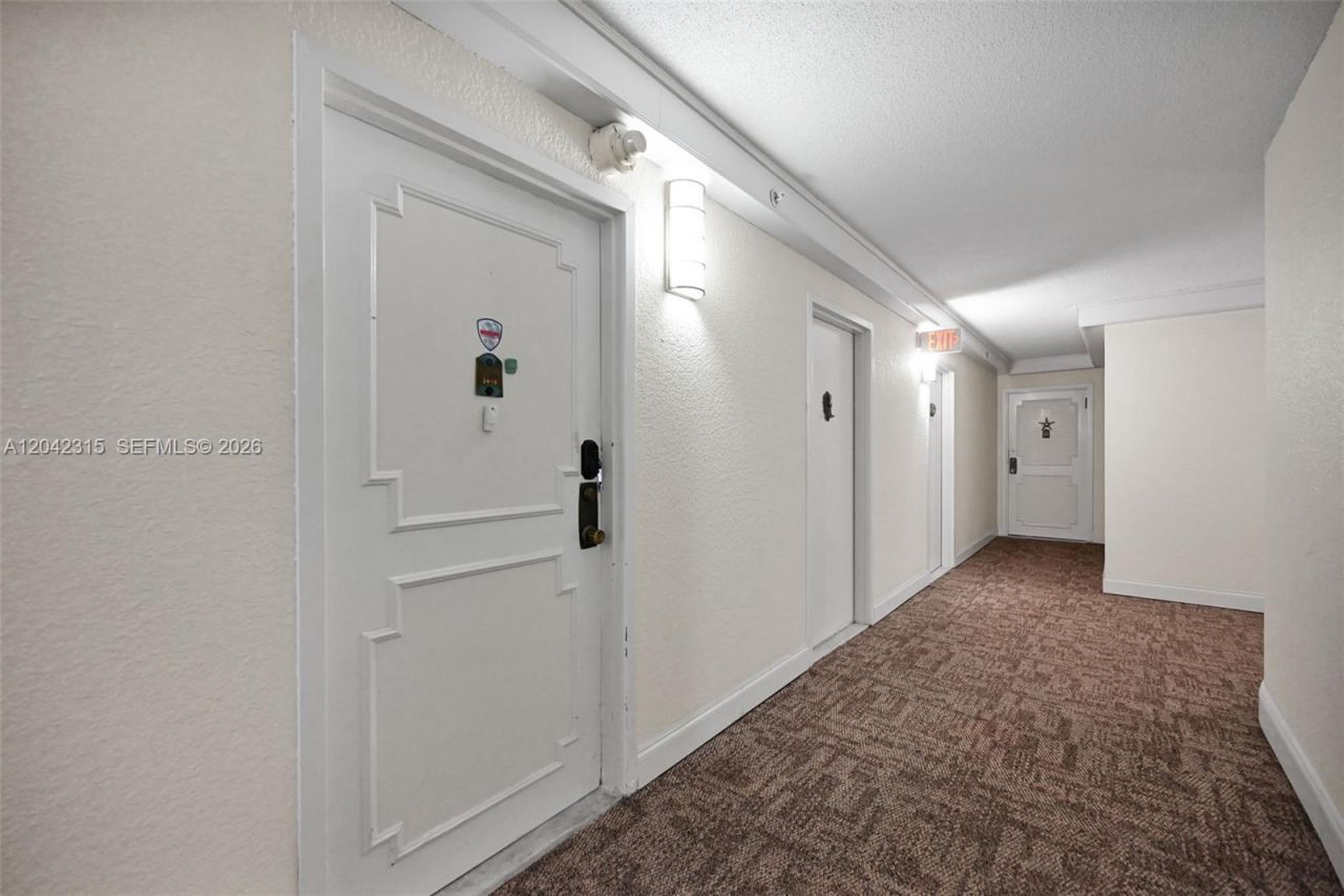 2750 NE 183rd St , Unit 2410, Aventura, FL 33160 Photo