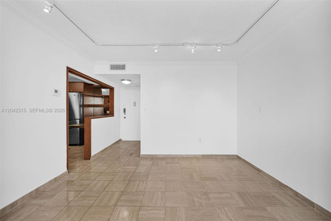 2750 NE 183rd St , Unit 2410, Aventura, FL 33160 Photo