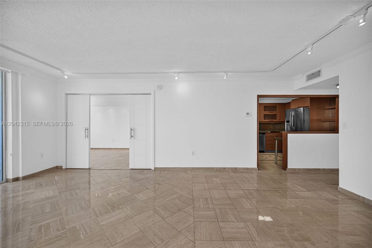 2750 NE 183rd St , Unit 2410, Aventura, FL 33160 Photo