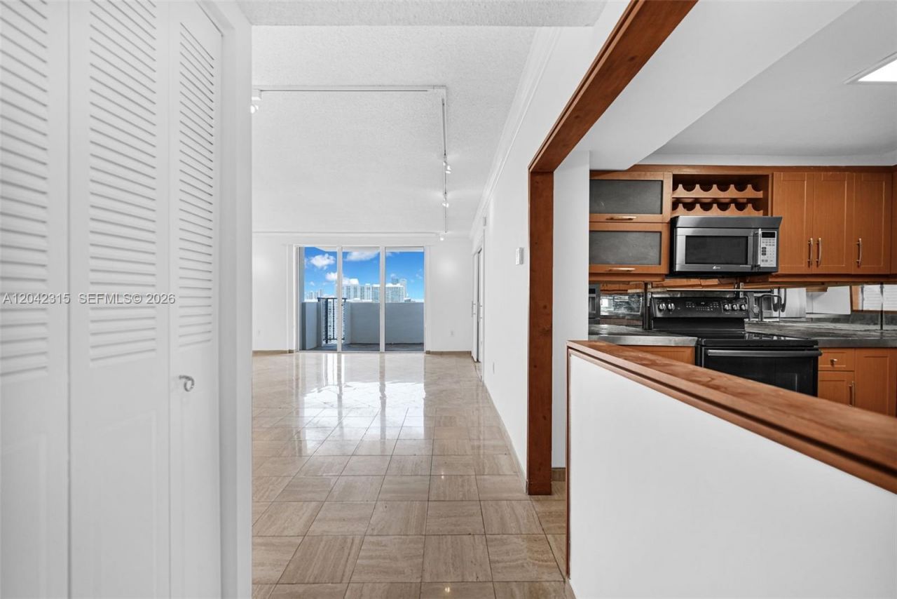 2750 NE 183rd St , Unit 2410, Aventura, FL 33160 Photo