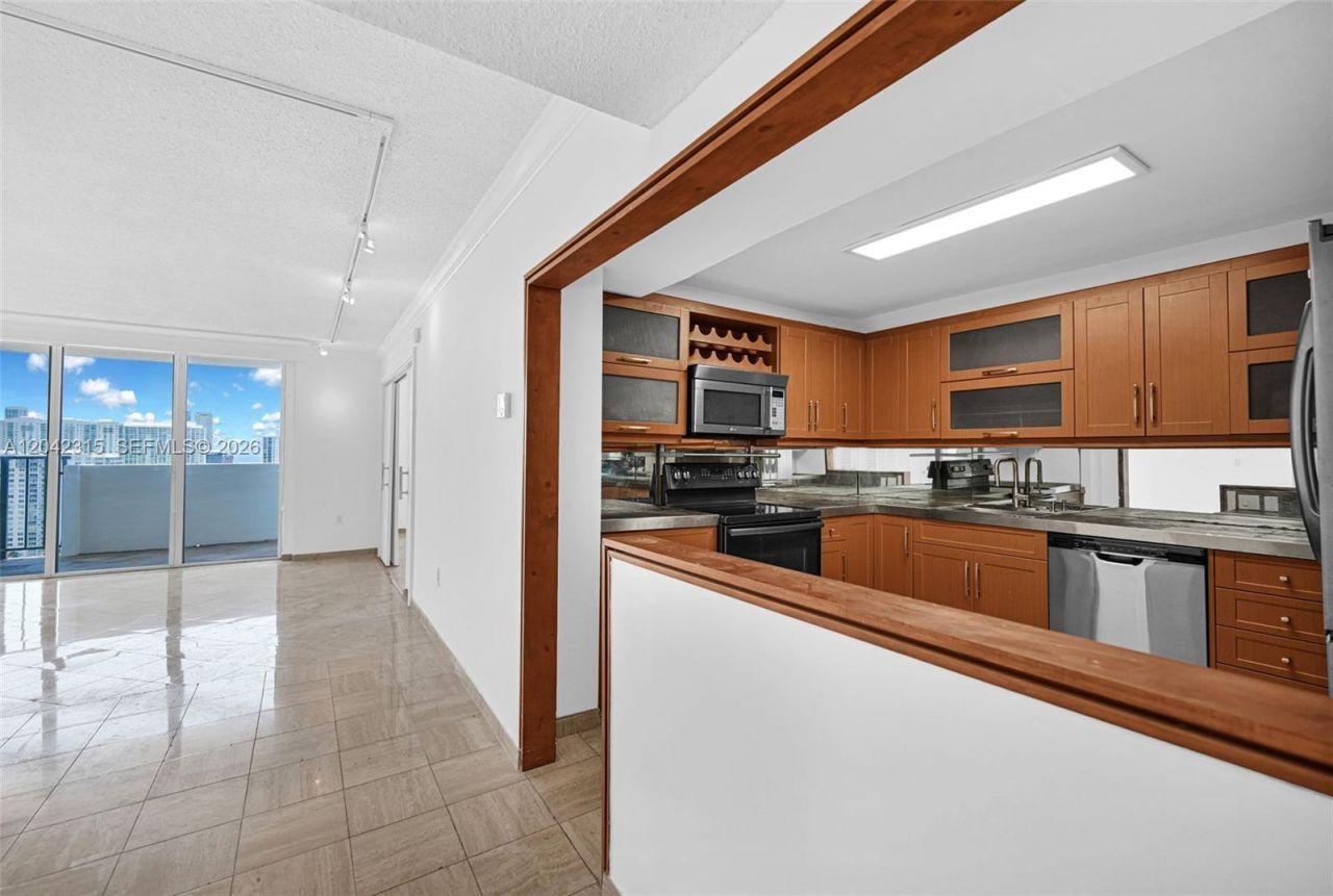 2750 NE 183rd St , Unit 2410, Aventura, FL 33160 Photo