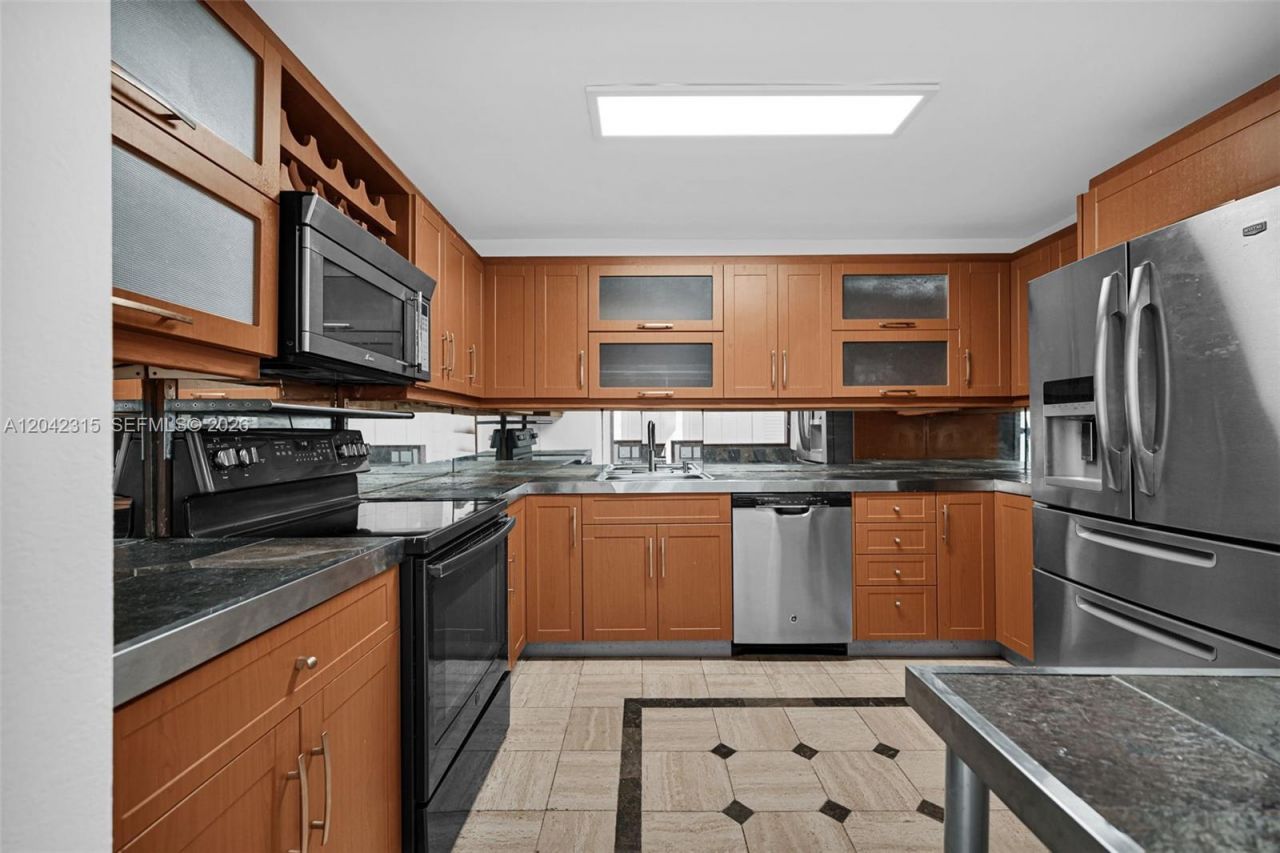 2750 NE 183rd St , Unit 2410, Aventura, FL 33160 Photo
