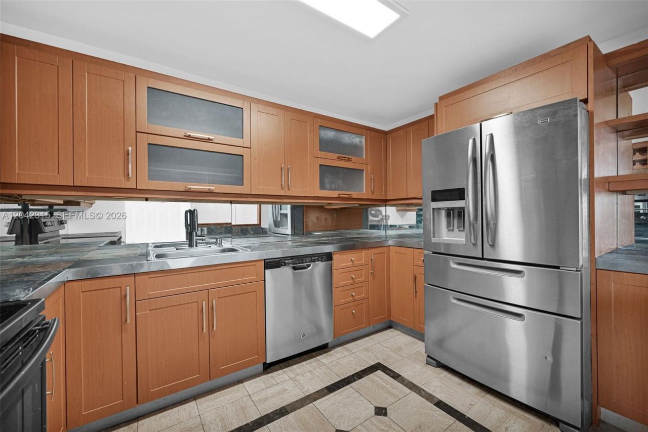 2750 NE 183rd St , Unit 2410, Aventura, FL 33160 Photo