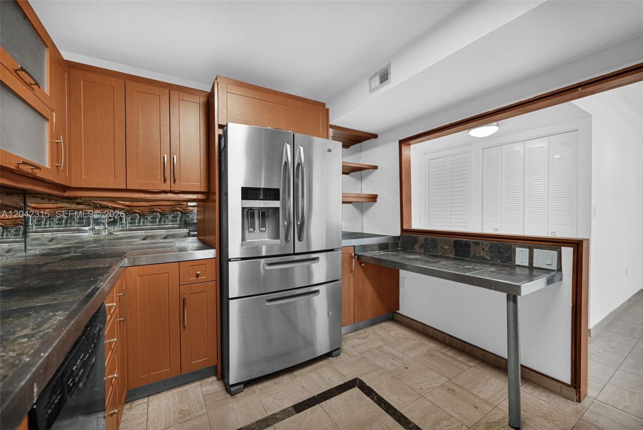 2750 NE 183rd St , Unit 2410, Aventura, FL 33160 Photo