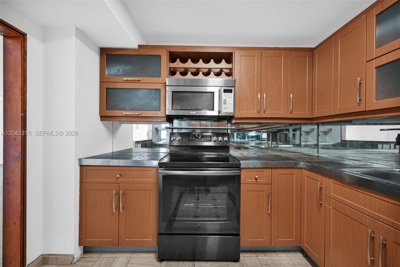 2750 NE 183rd St , Unit 2410, Aventura, FL 33160 Photo