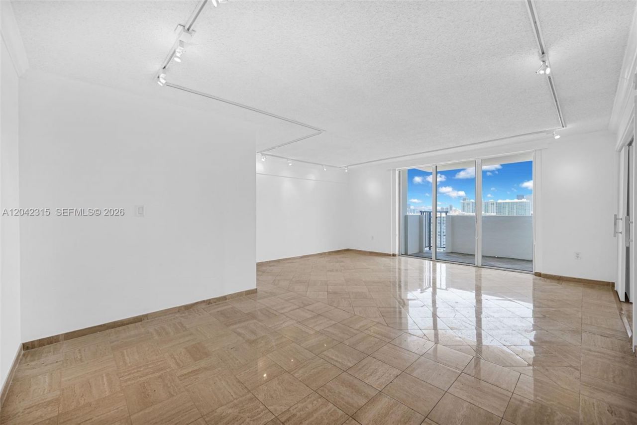 2750 NE 183rd St , Unit 2410, Aventura, FL 33160 Photo