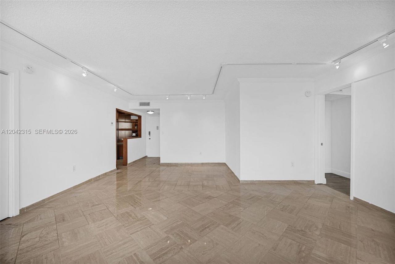 2750 NE 183rd St , Unit 2410, Aventura, FL 33160 Photo