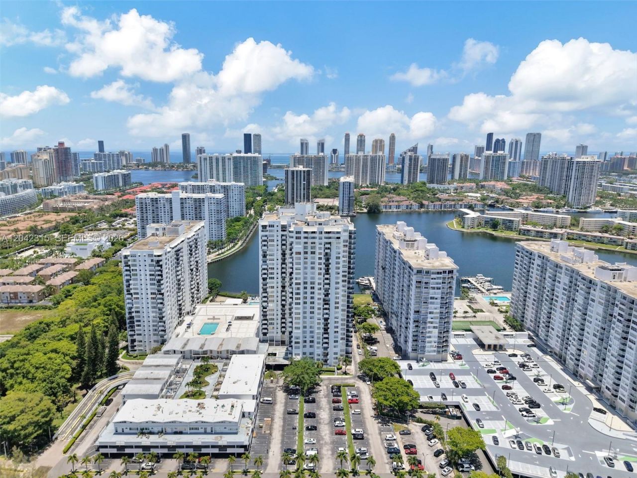 2750 NE 183rd St , Unit 2410, Aventura, FL 33160 Photo