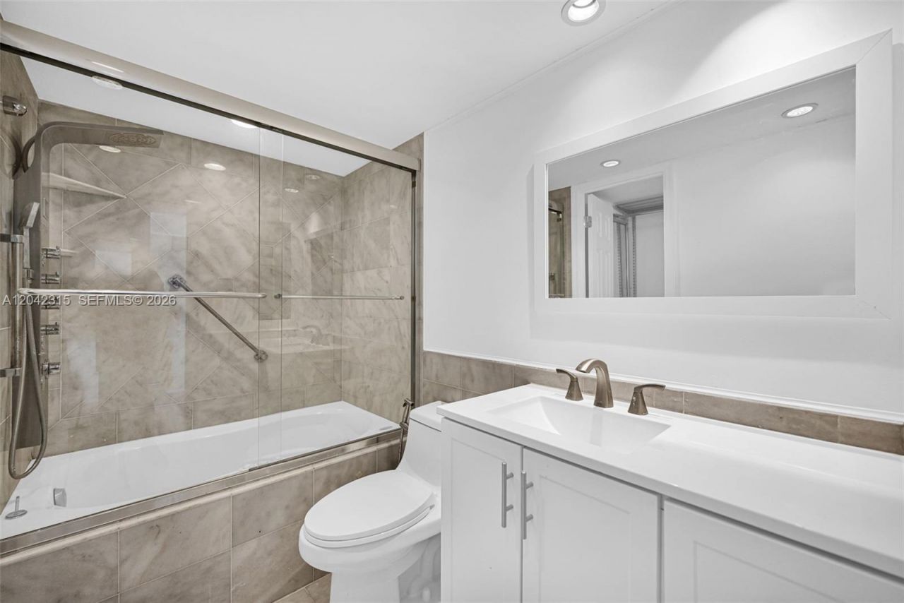 2750 NE 183rd St , Unit 2410, Aventura, FL 33160 Photo