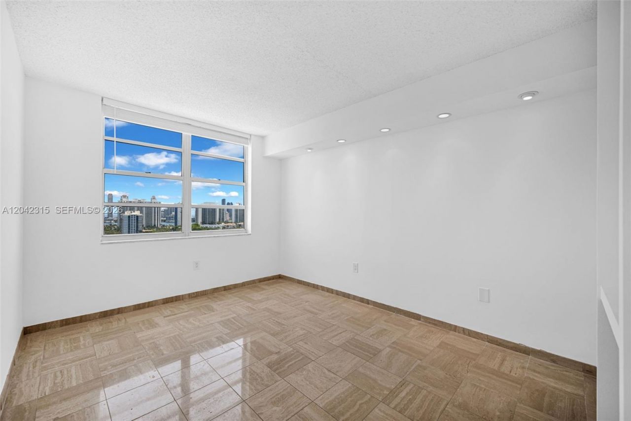 2750 NE 183rd St , Unit 2410, Aventura, FL 33160 Photo