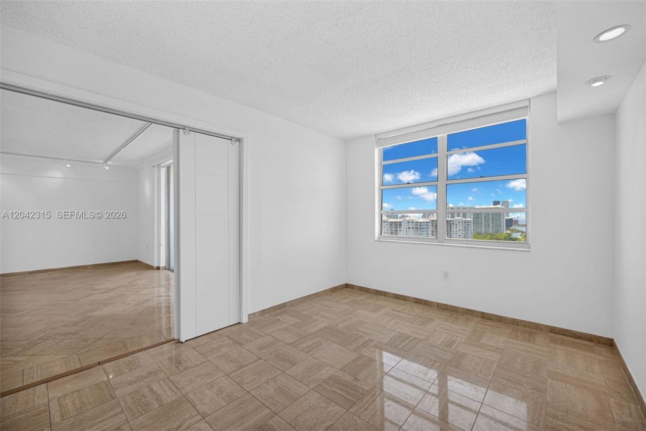 2750 NE 183rd St , Unit 2410, Aventura, FL 33160 Photo