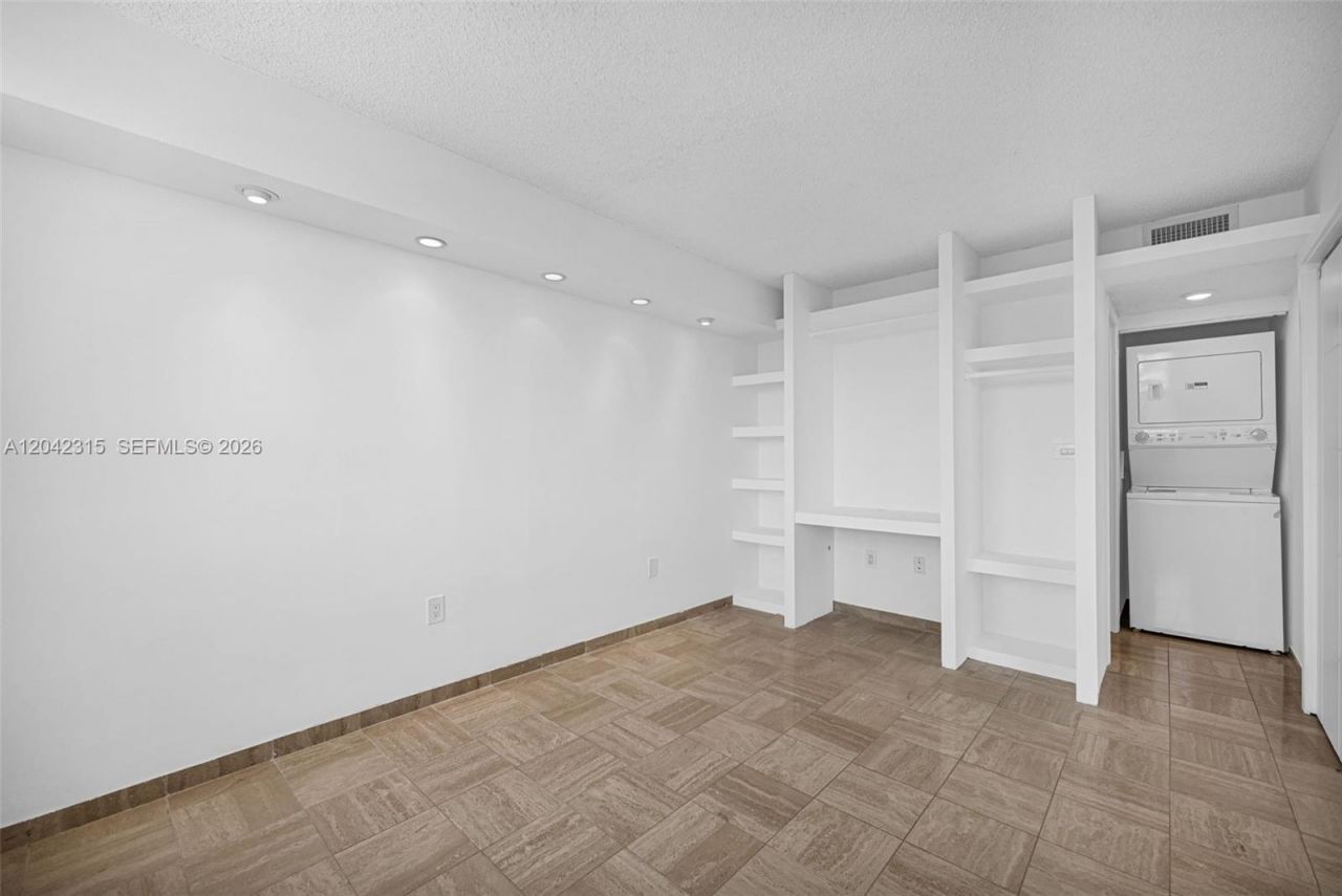 2750 NE 183rd St , Unit 2410, Aventura, FL 33160 Photo