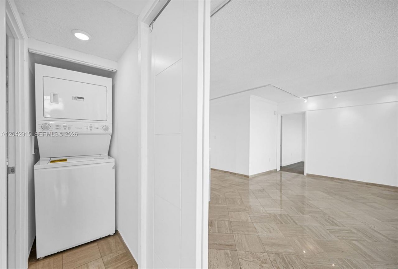 2750 NE 183rd St , Unit 2410, Aventura, FL 33160 Photo