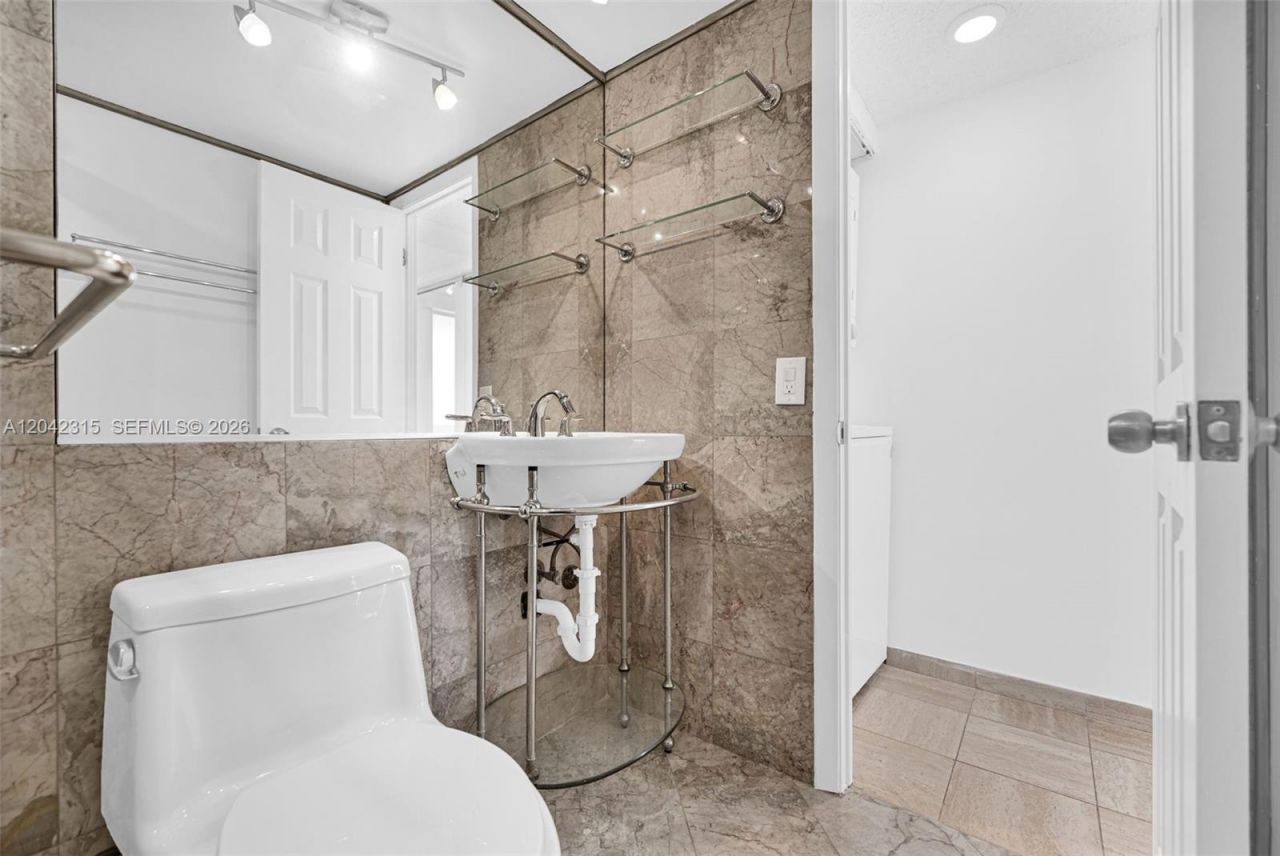 2750 NE 183rd St , Unit 2410, Aventura, FL 33160 Photo