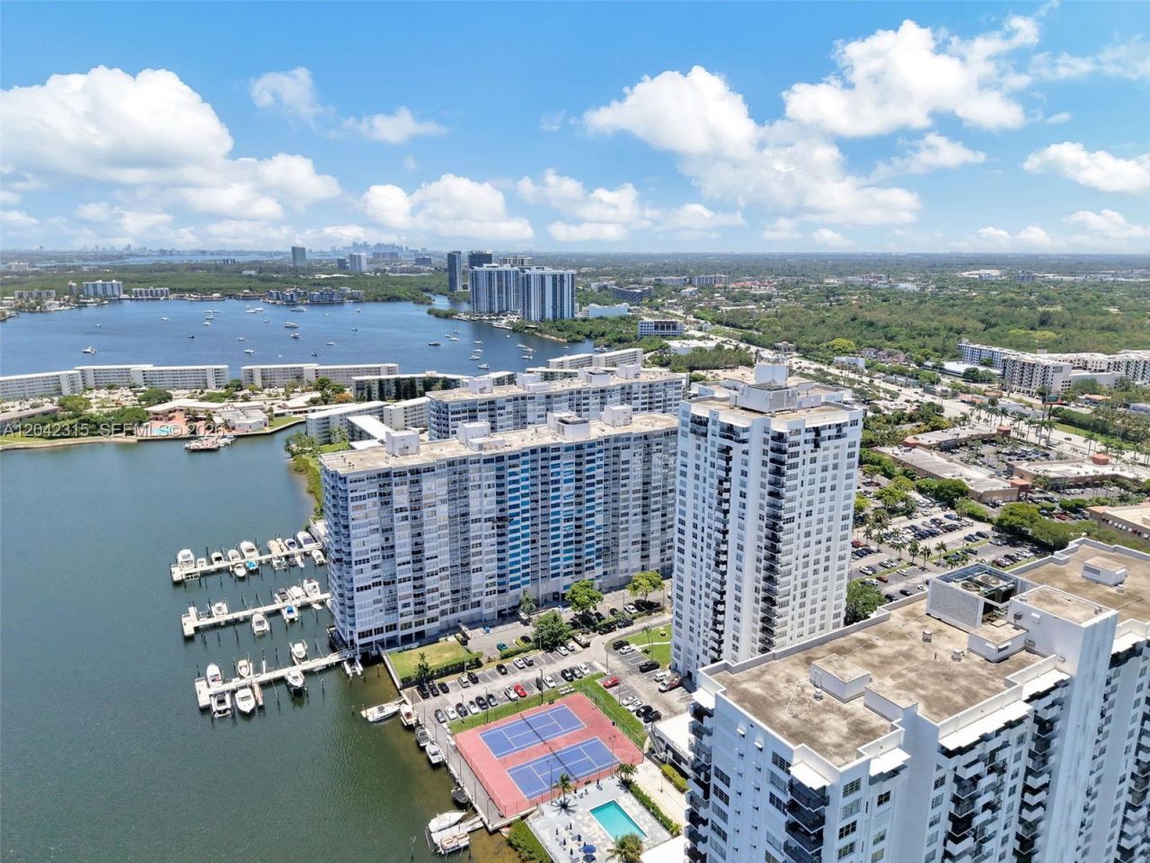 2750 NE 183rd St , Unit 2410, Aventura, FL 33160 Photo