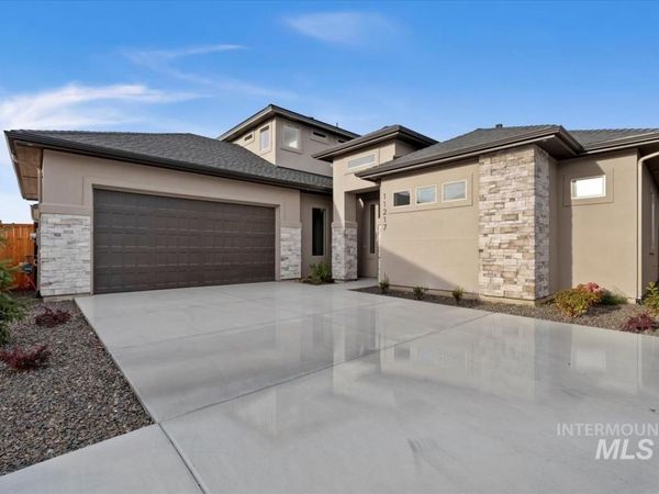 11127 S Corballis Ln, Kuna, ID 83634