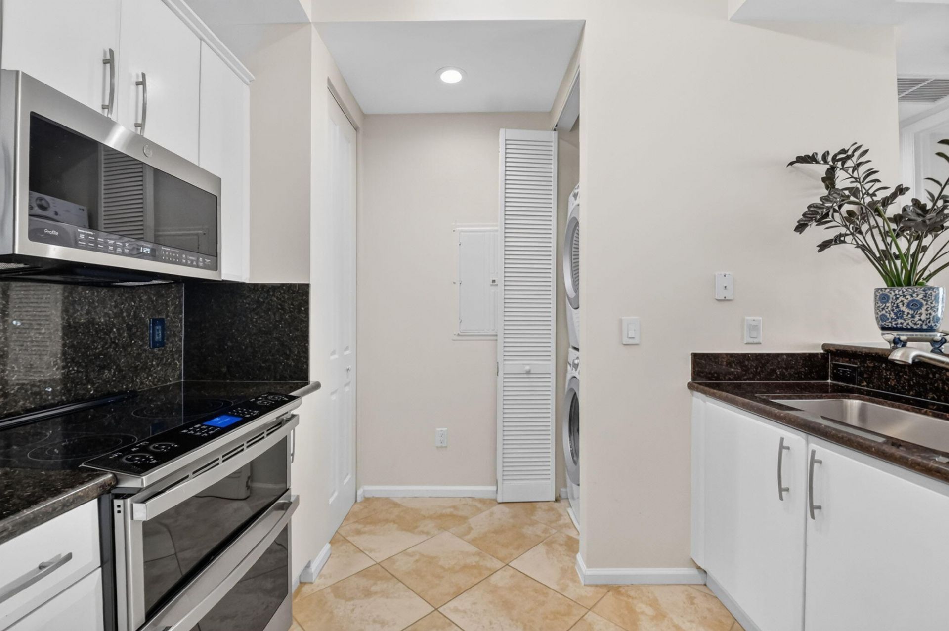 403 S Sapodilla Avenue, Unit 706, West Palm Beach, FL 33401 Photo