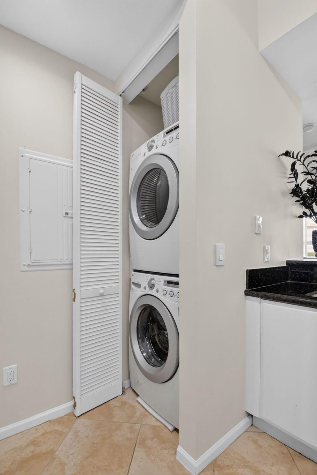 403 S Sapodilla Avenue, Unit 706, West Palm Beach, FL 33401 Photo