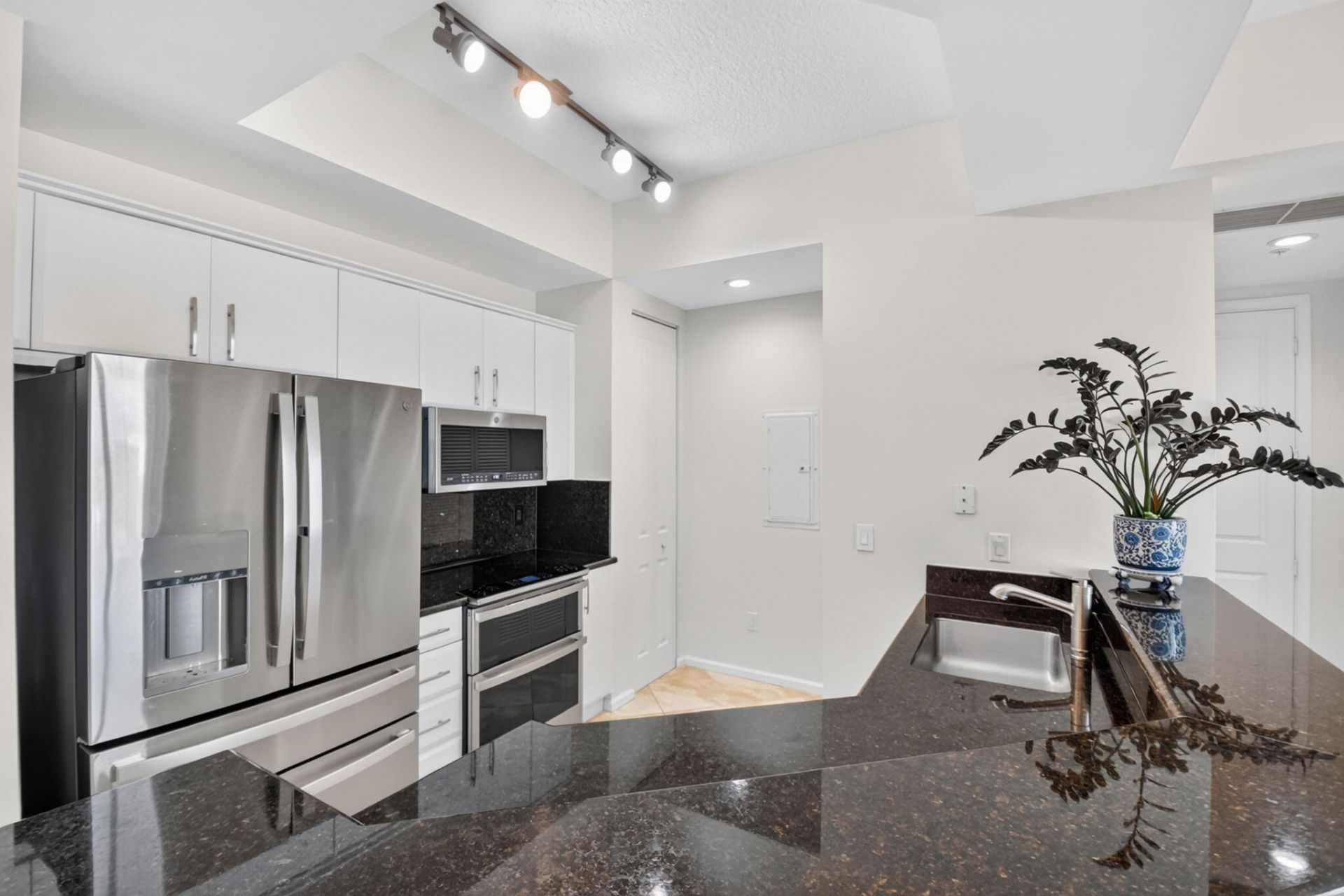 403 S Sapodilla Avenue, Unit 706, West Palm Beach, FL 33401 Photo