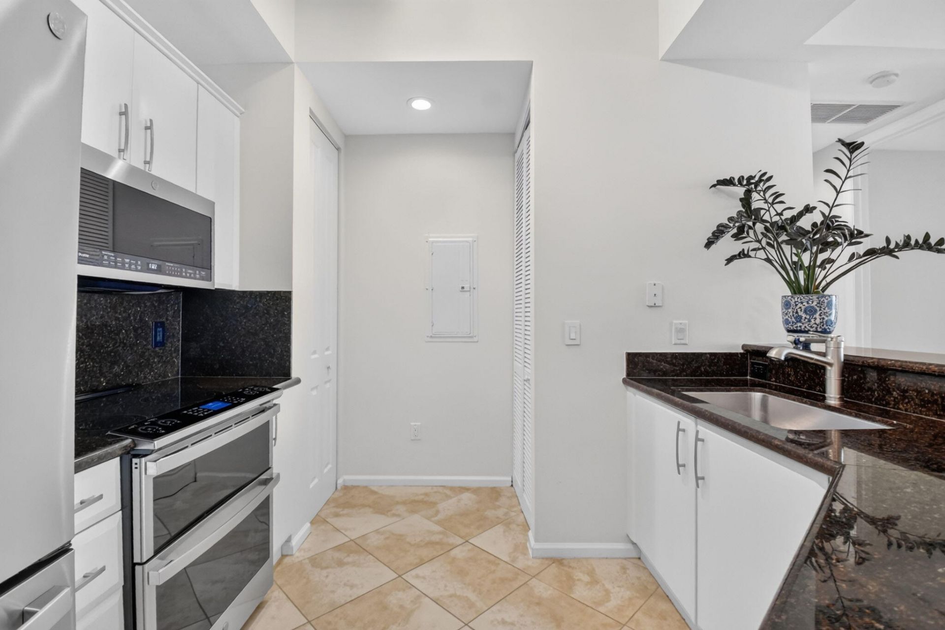 403 S Sapodilla Avenue, Unit 706, West Palm Beach, FL 33401 Photo