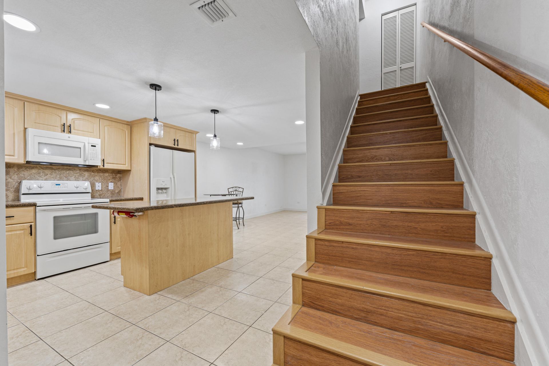 92550 Overseas Highway, Unit APT 214, Tavernier, FL 33070 Photo