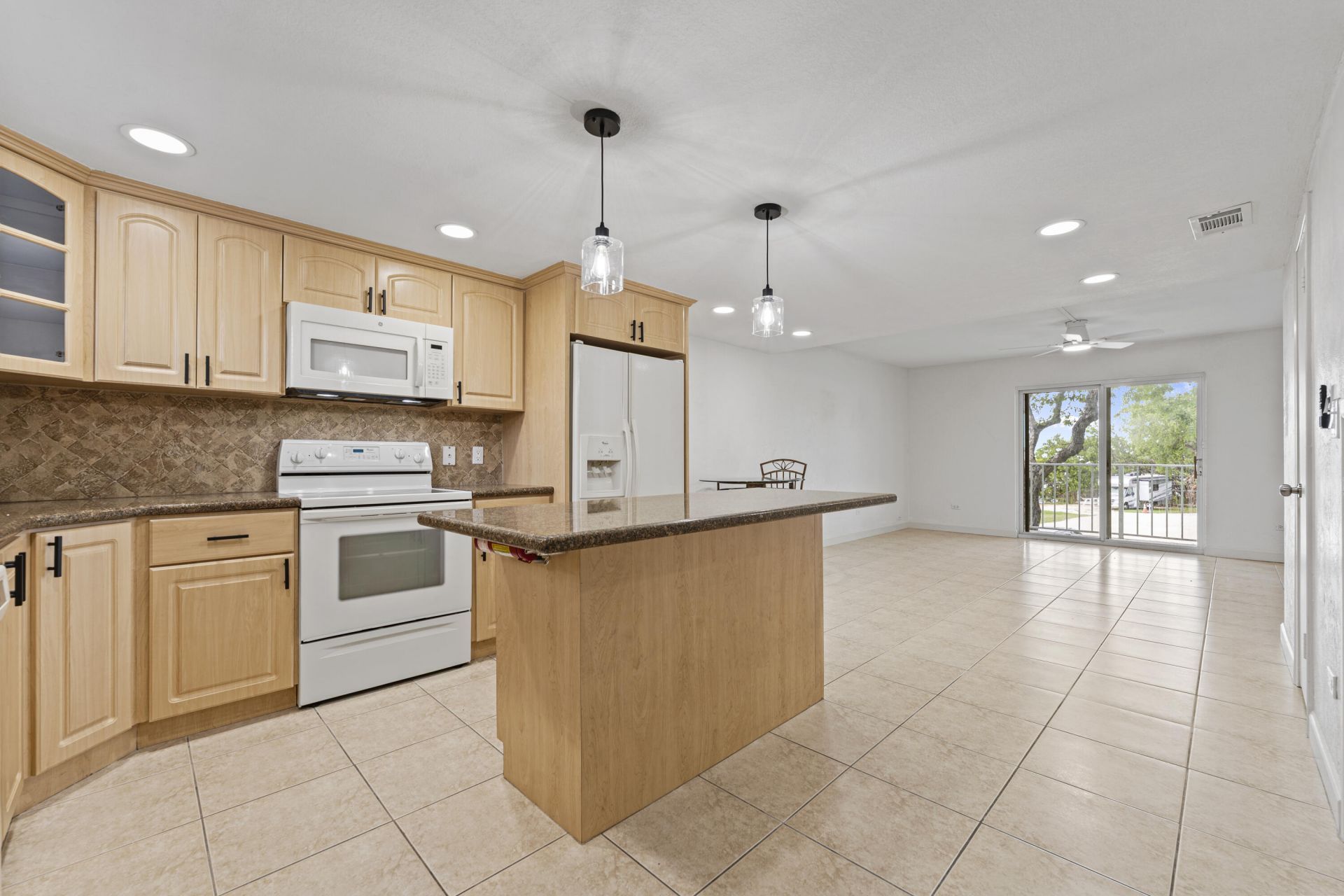 92550 Overseas Highway, Unit APT 214, Tavernier, FL 33070 Photo