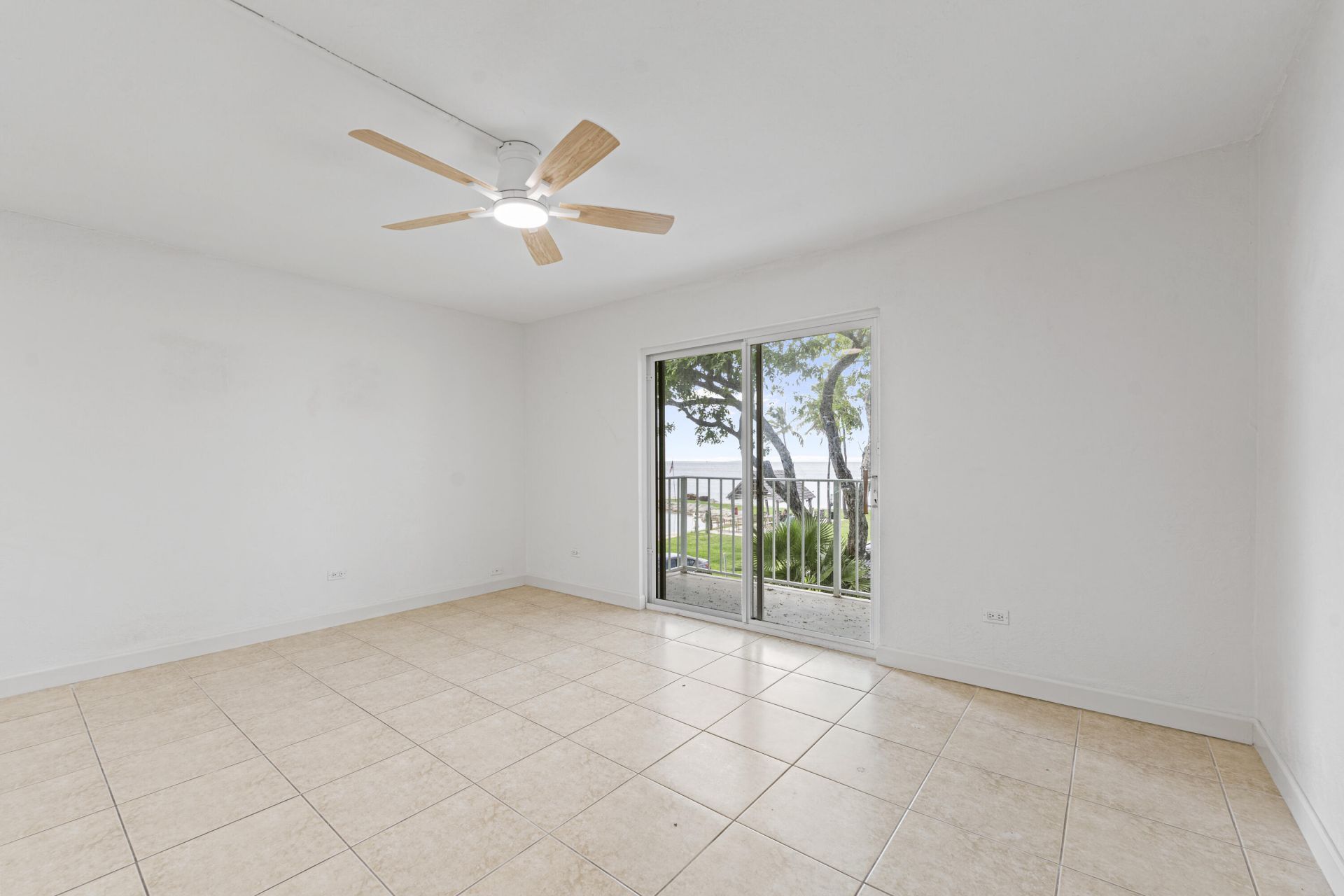 92550 Overseas Highway, Unit APT 214, Tavernier, FL 33070 Photo