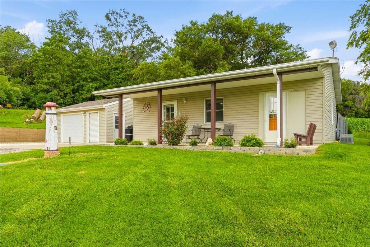 22044 Kane Avenue, Glenwood, IA 51534 Main Photo