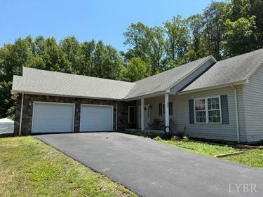 100 Walton Drive, Moneta, VA 24121