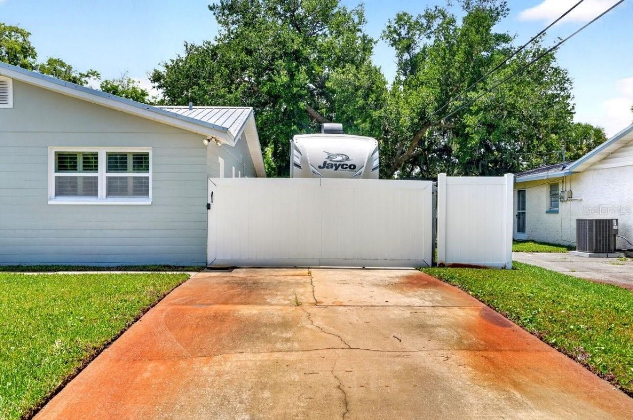 2334 Citrus Avenue , South Daytona, FL 32119 Photo