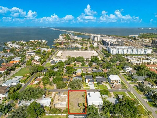 208 S TREASURE DRIVE , TAMPA, FL 33609