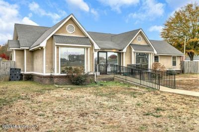 5165 Getwell Road, Southaven, MS 38671 Main Photo