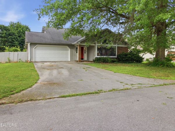 1341 Carowinds Circle, Maryville, TN 37803