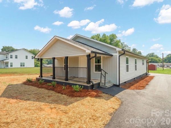 1810 E Greenbriar Road, Statesville, NC 28677