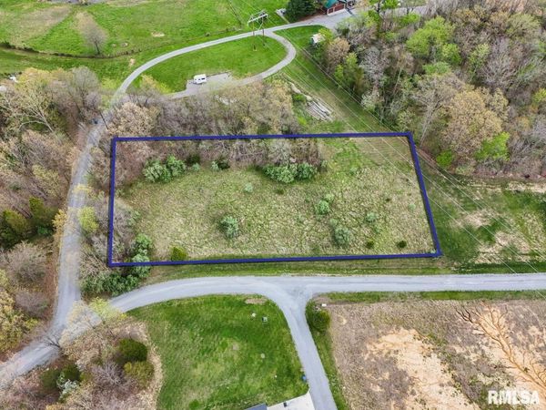 29 Castle Oaks Road, Pittsburg, IL 62974