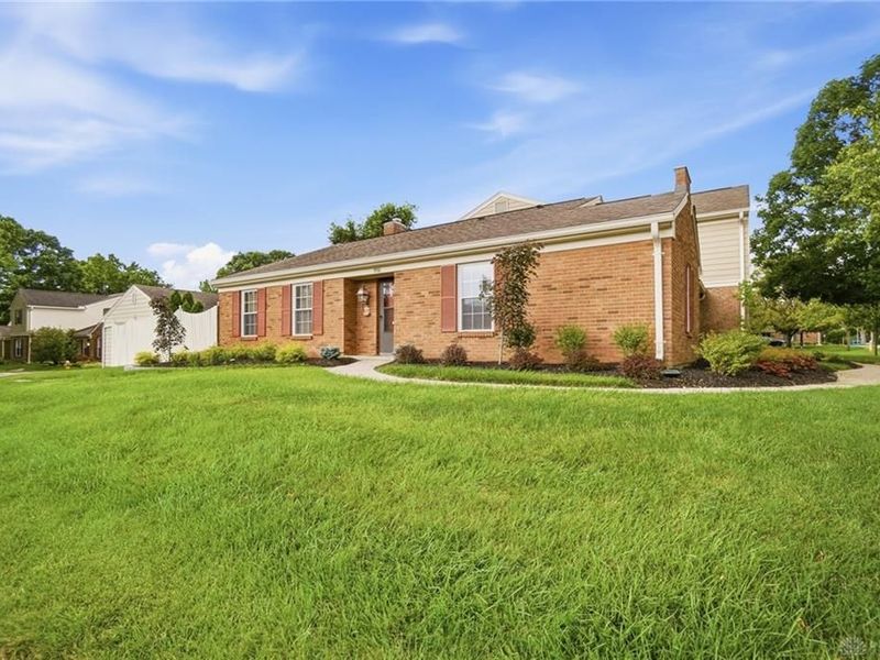 956 Patriot Square Drive, Washington Township, OH 45459 Photo 2