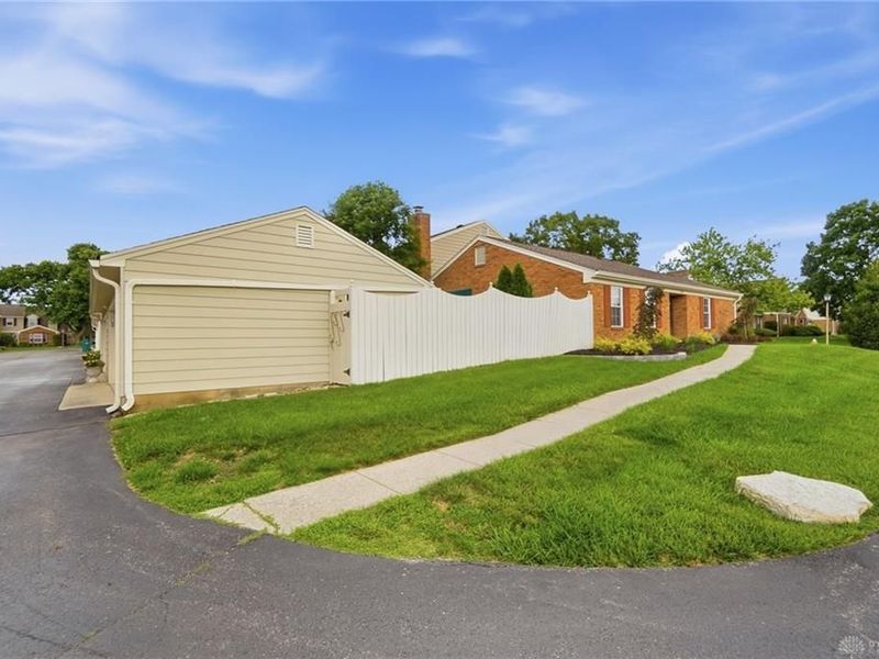 956 Patriot Square Drive, Washington Township, OH 45459 Photo 3